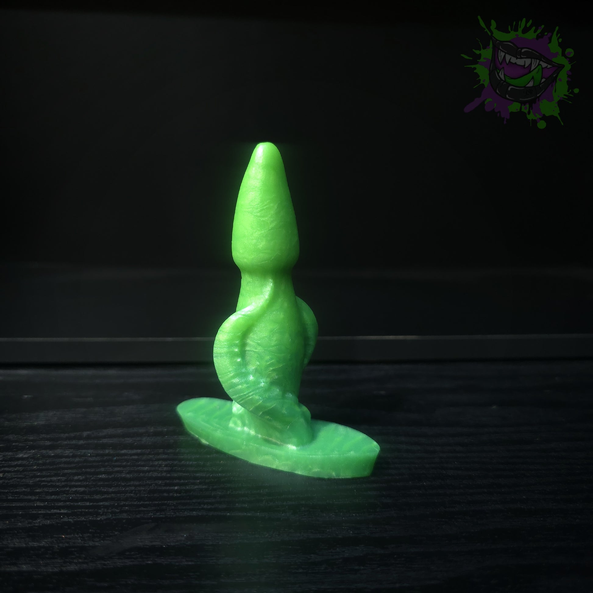 Thulu UV Butt Plug Med 0050 darque-path